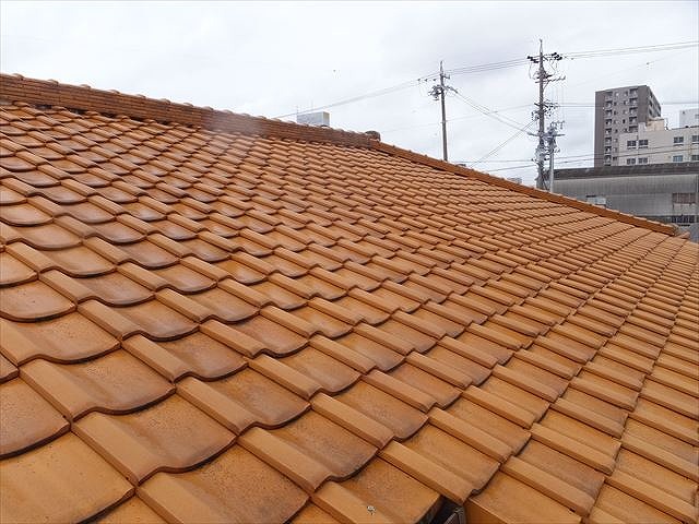 葺き替え検討中の瓦屋根